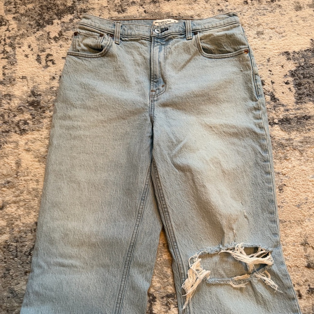Abercrombie & Fitch The 90s Straight Ultra High Rise Jean Light Wash Distressed